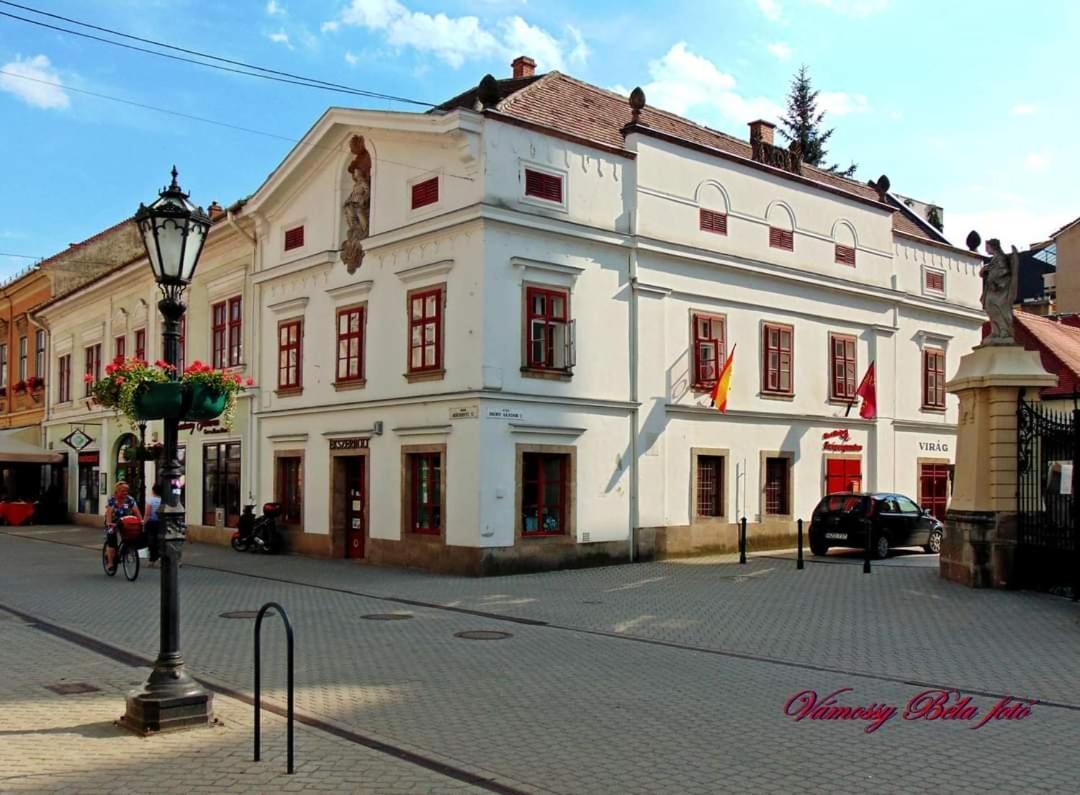 Carlone House Gazde/Camere de închiriat *