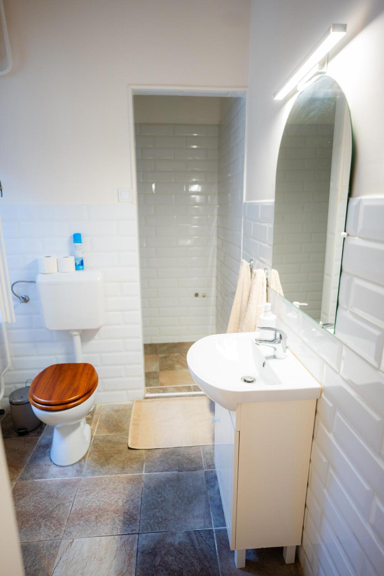 Carlone House Gazde/Camere de închiriat Eger