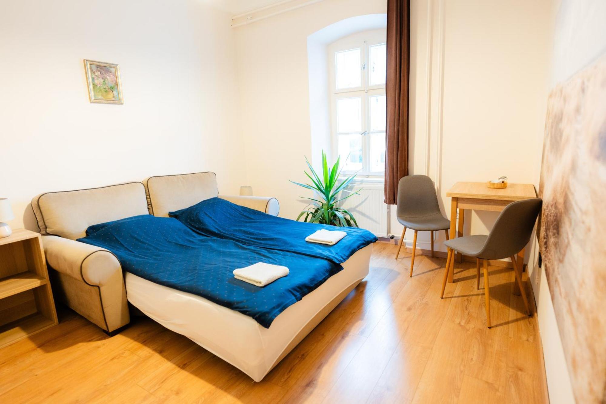 Carlone House * Eger