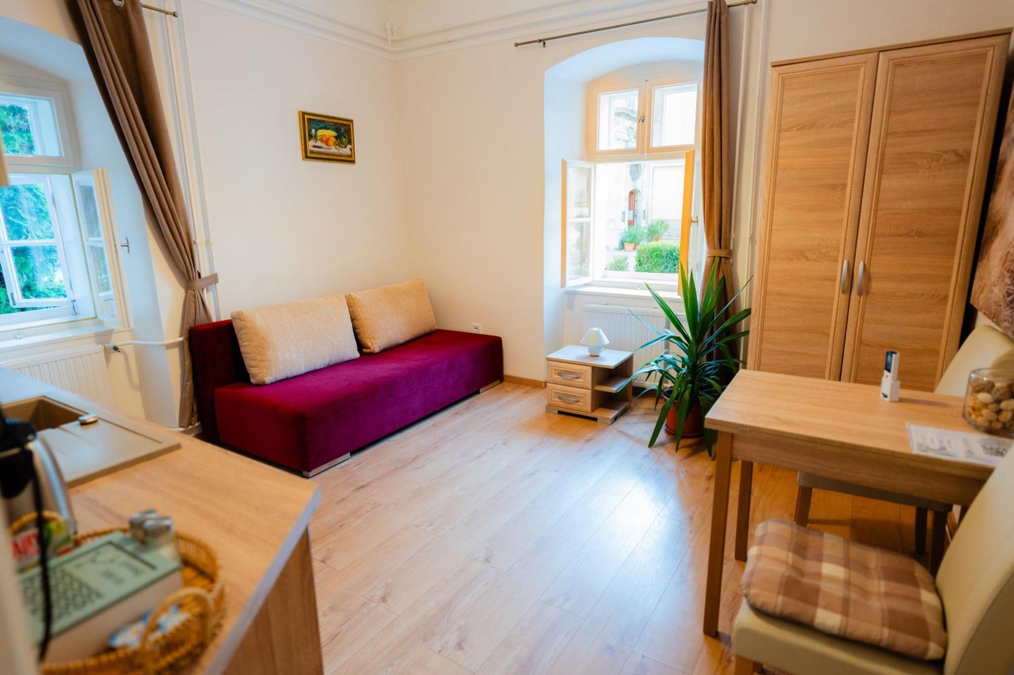 Carlone House Eger